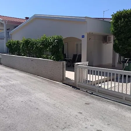 Family Friendly Seaside - 26984 Vir