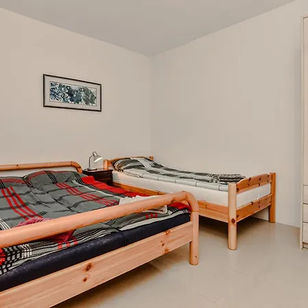 Family Friendly Seaside - 26984 Apartmán Vir