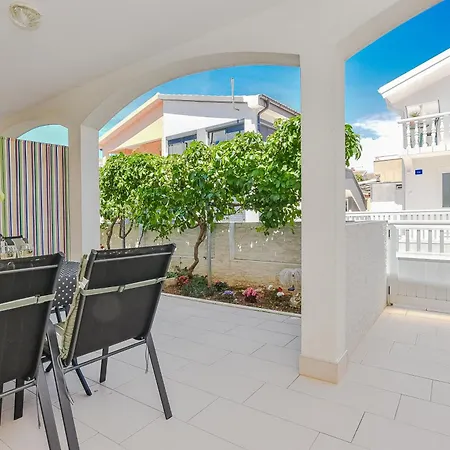 Family Friendly Seaside - 26984